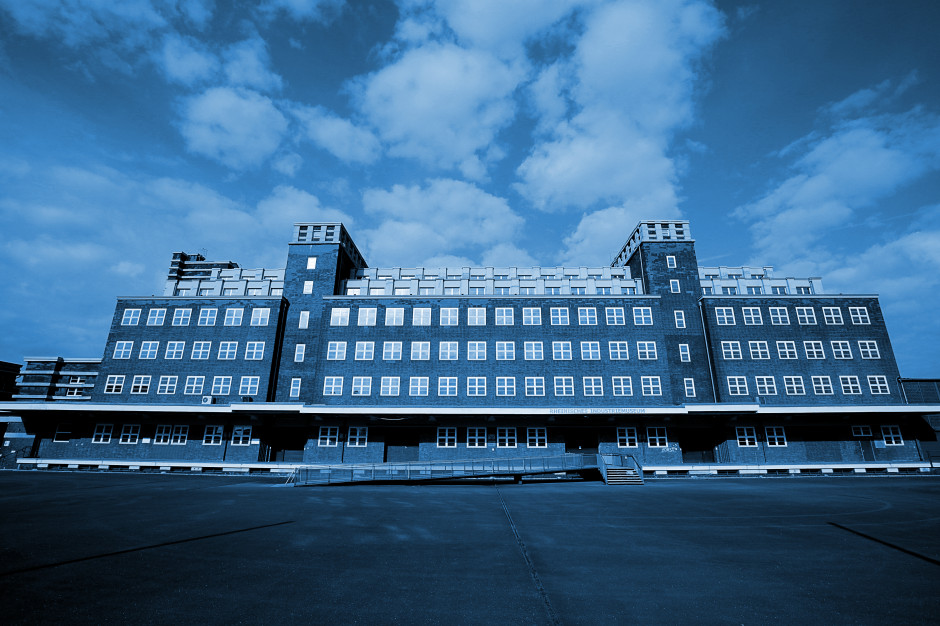 Das LVR-Industriemuseum Peter-Behrens-Bau in Oberhausen ist Schauplatz der Eröffnung des Festivals mit der Installation „Waterlicht“. © LVR-Industriemuseum / Altobelli, Hans Starck